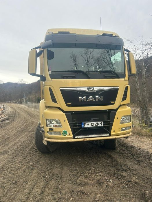 Camion forestier cu macara 6x6