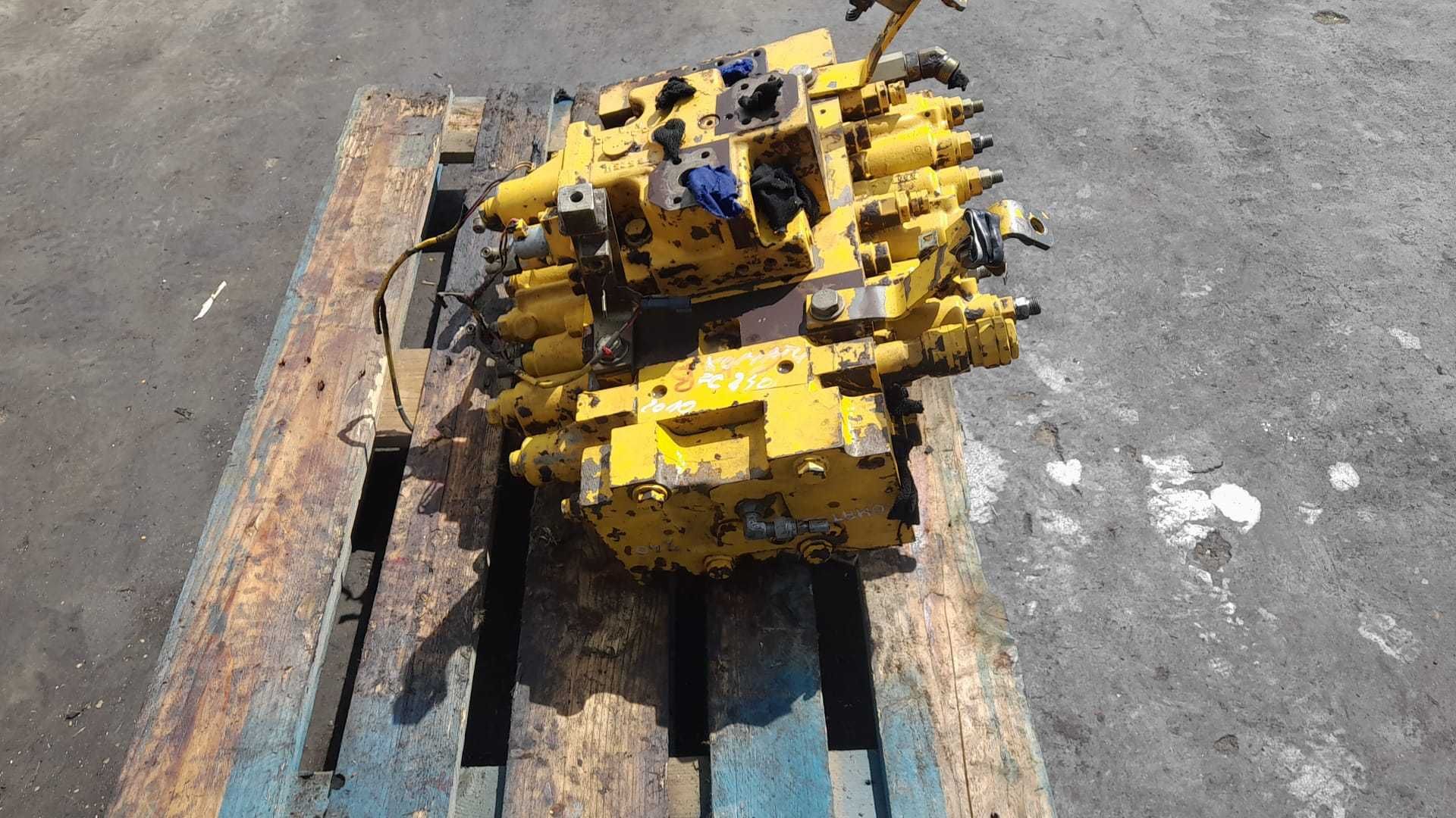 Distribuitor hidraulic excavator Komatsu PC230 , PC240 , PC228