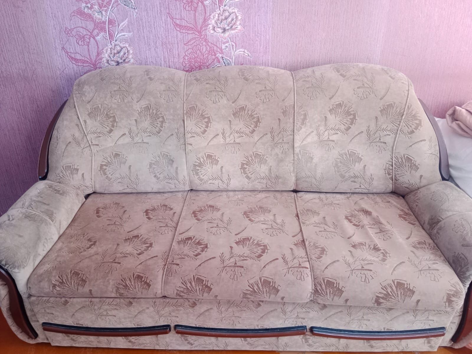 Продается   Диван