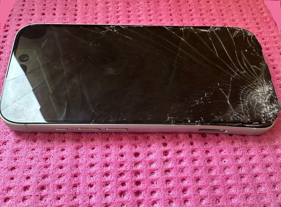 IPhone 15 green - за части