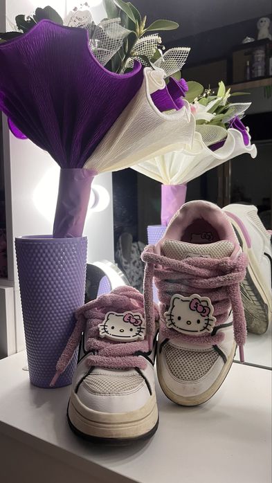hello kitty bershka маратонки