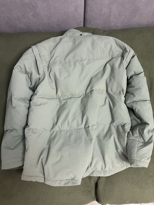 Vand geaca aproape noua