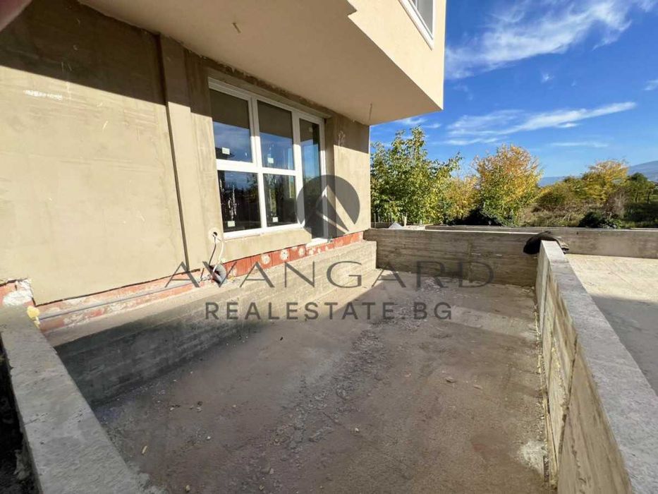 оф.24455 АКТ 14! Двустаен с двор/ Смирненски