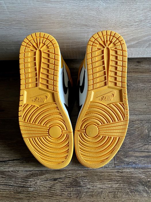Nike Jordan 1 Taxi Yellow Toe
