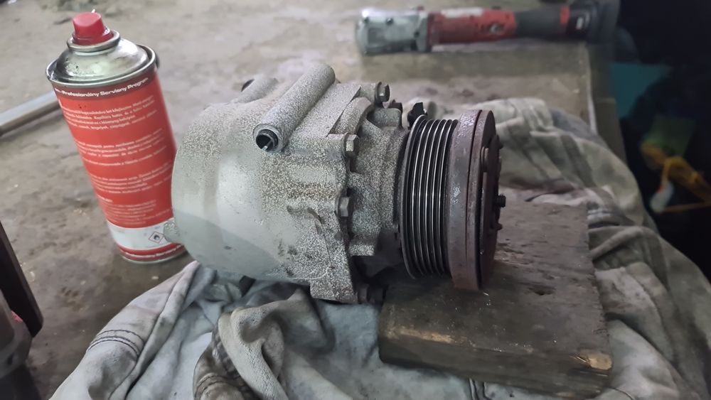 Incarcare cu Freon R134a Reparații compresoare Climatizare