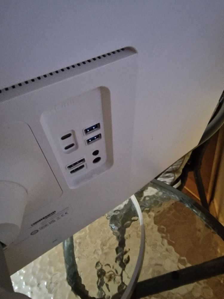 Монитор за компютър LG