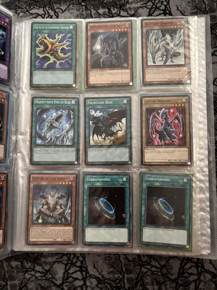 Yugioh карти.