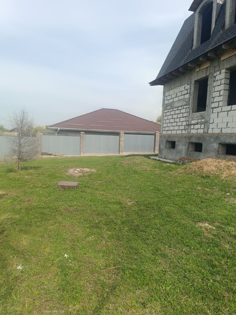 Продам коттедж не достроен 3 этажа