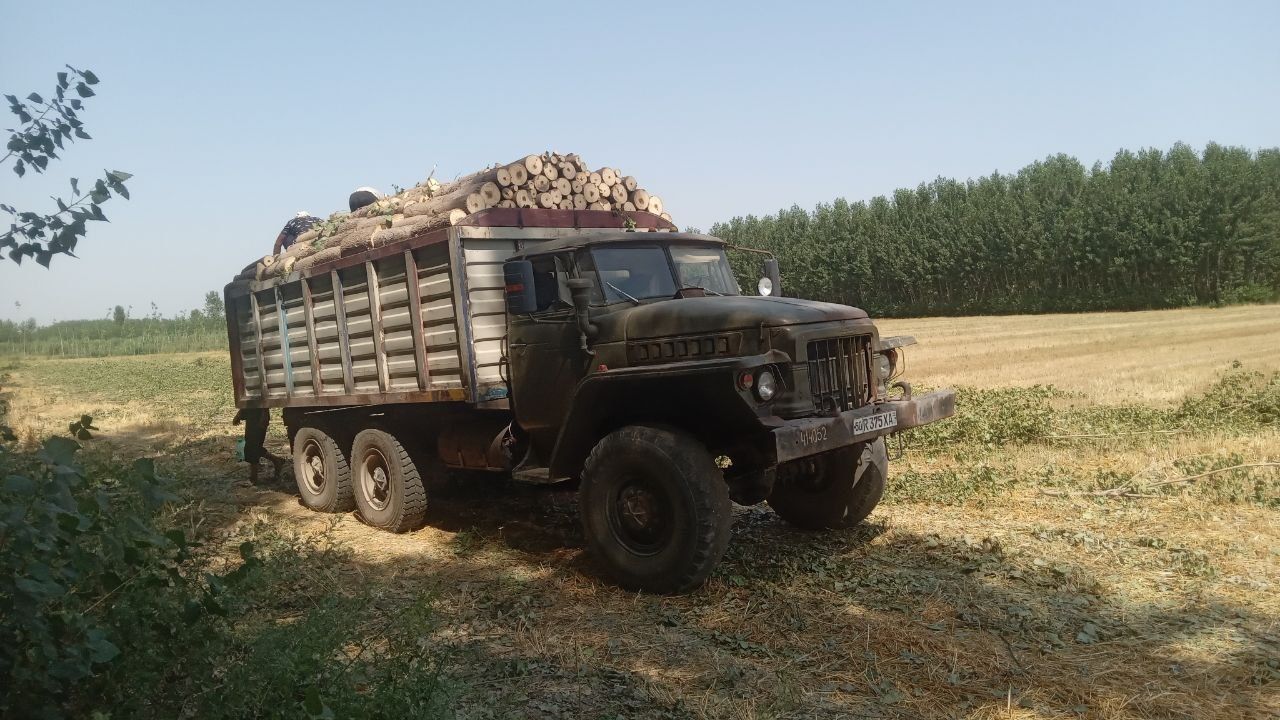 Ural 375  ishlab turgan moshiyna