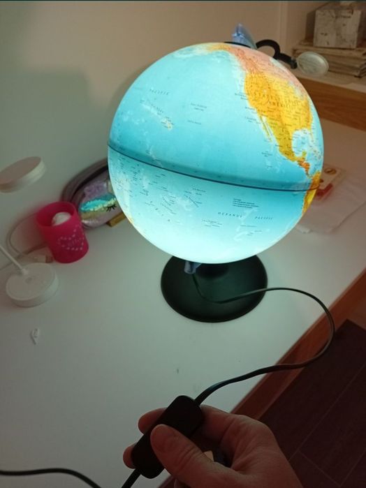 Glob pamantesc iluminat diametru 30cm lampa veioza bec lumina interior