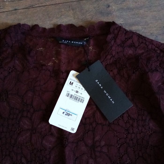 Compleu damă din dantela Zara.