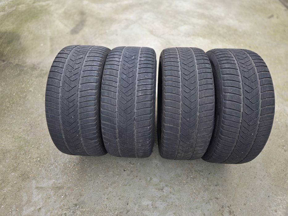 Set Anvelope Iarna Pirelli Sottozero 3 / 245 45 18 / 275 40 18 /