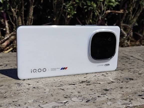 vivo iQOO 12 512гб обмен