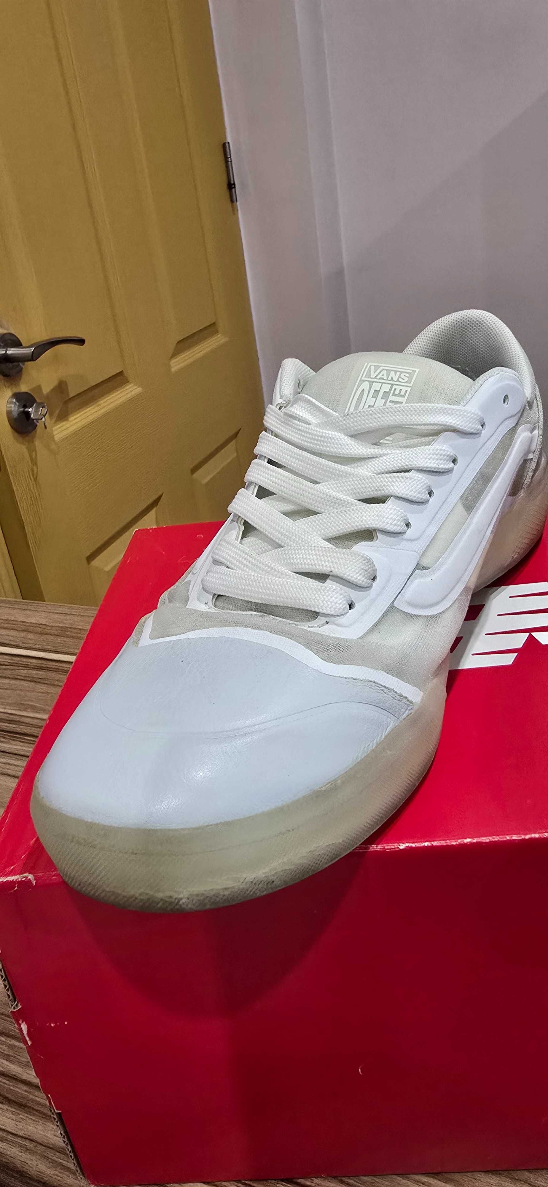 Кожени обувки Vans  42.5  27,5 см на стелката