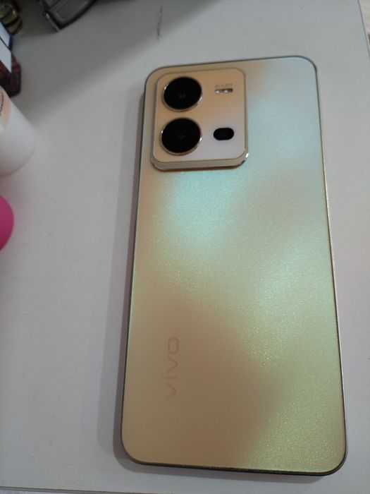 Продам смартфон Vivo V25e