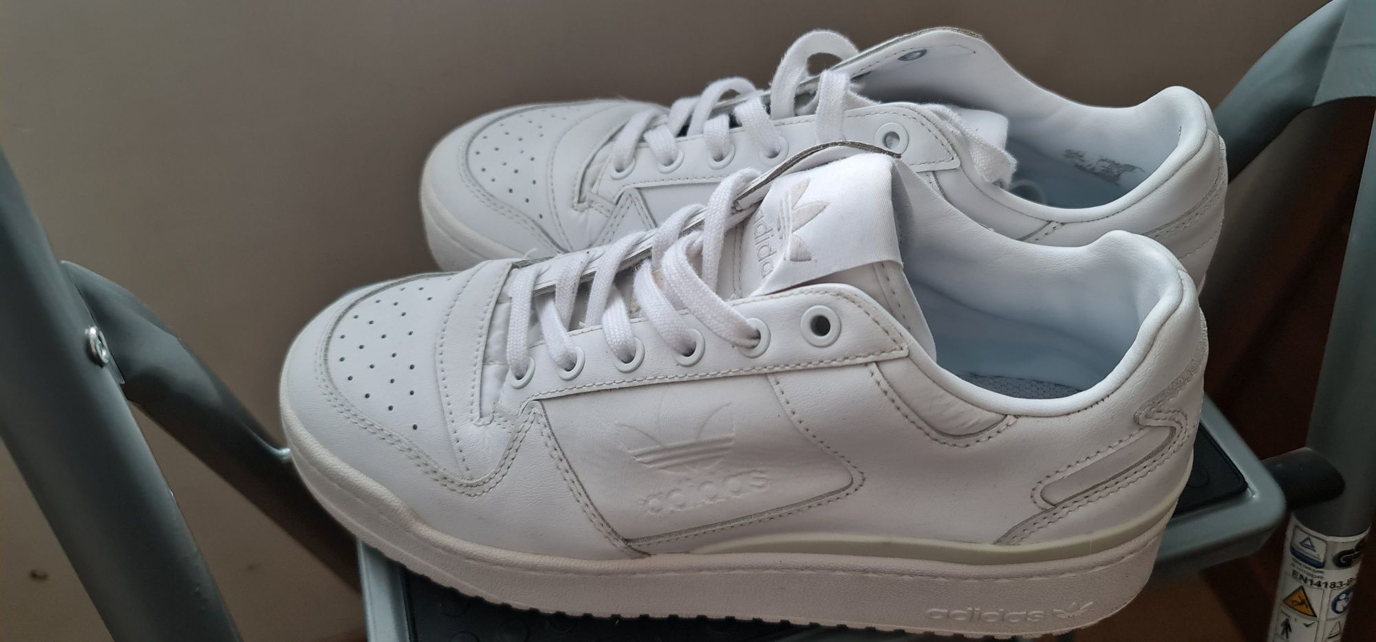 adidas forum  Бели сникърси Като нови