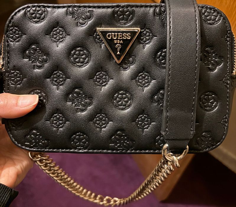 Geantă neagră Guess Noelle