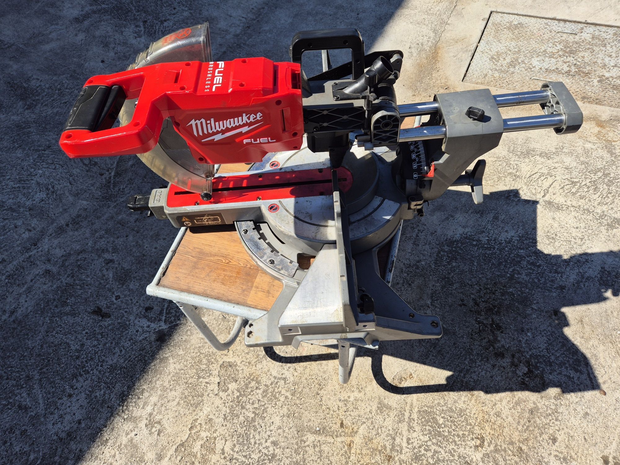 Продавам milwaukee M18,305mm