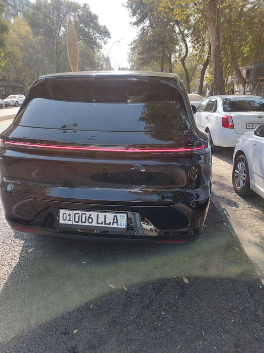 ПРОДАМ LI6 MAX 2024 год