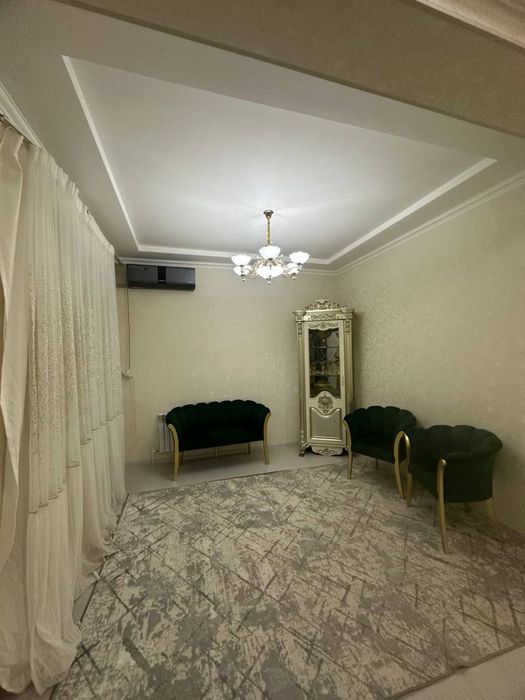 Ховли сотилади. Хаммаси шароити бор. Газ свет сув вайфай.