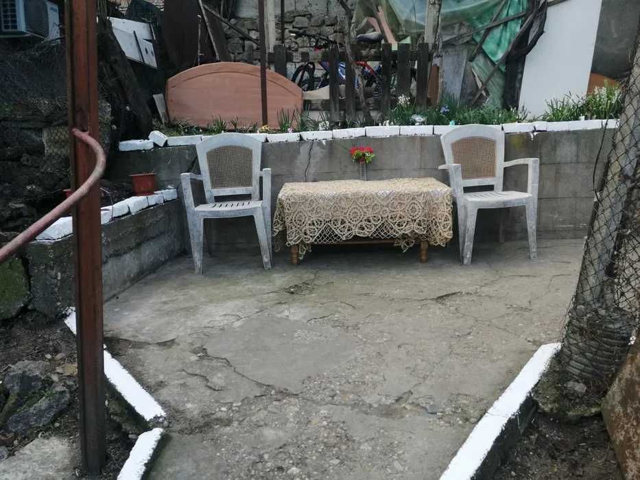 Етаж от къща , гр. Велико Търново, кв. Варуша, над Ам. колеж