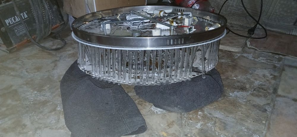 Лустра сотилади.