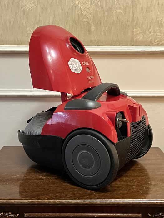 Пылесос Artel VCB0316RED