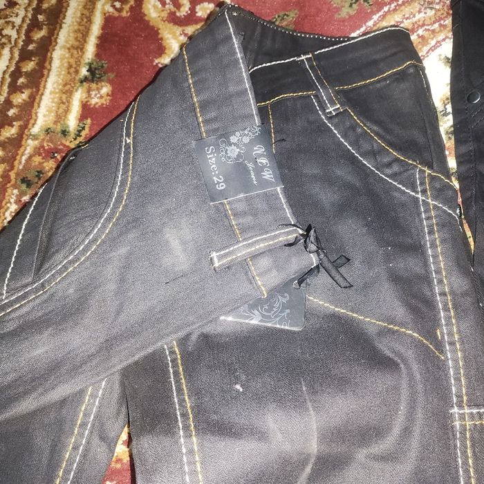 Vând blugi de damă