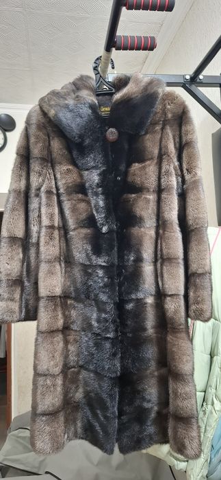 Продам норковою шубу 150000 тг торг есть