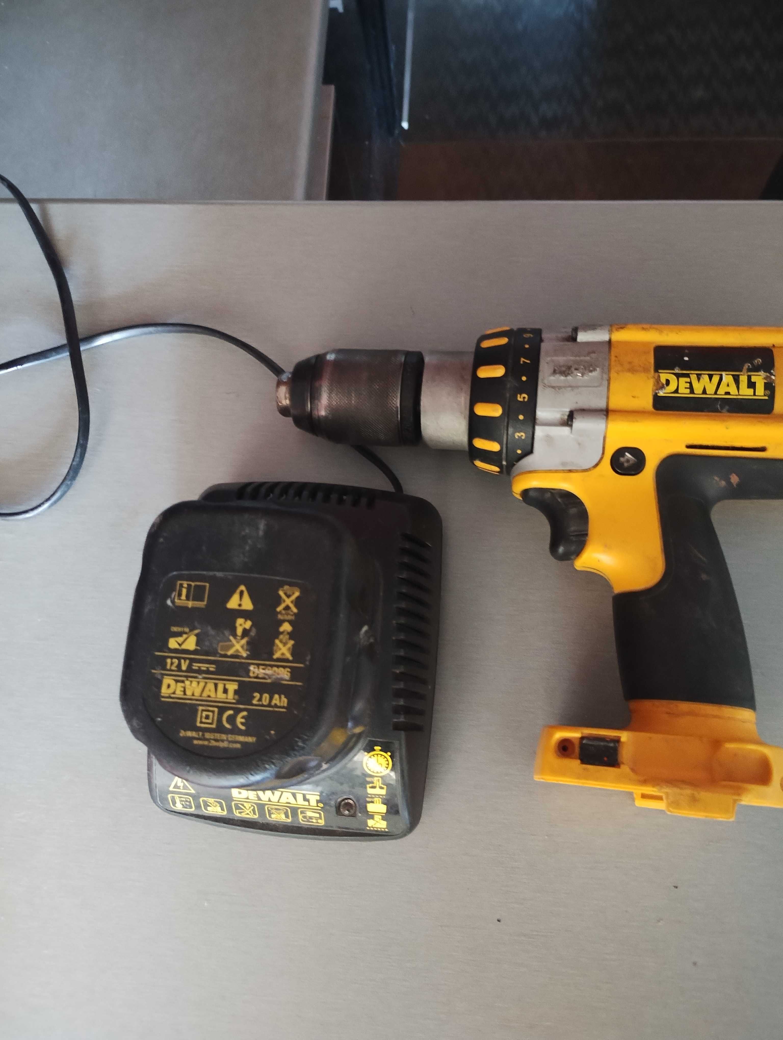 Винтоверт  Dewalt.Перфектен.Със зарядно и батерия