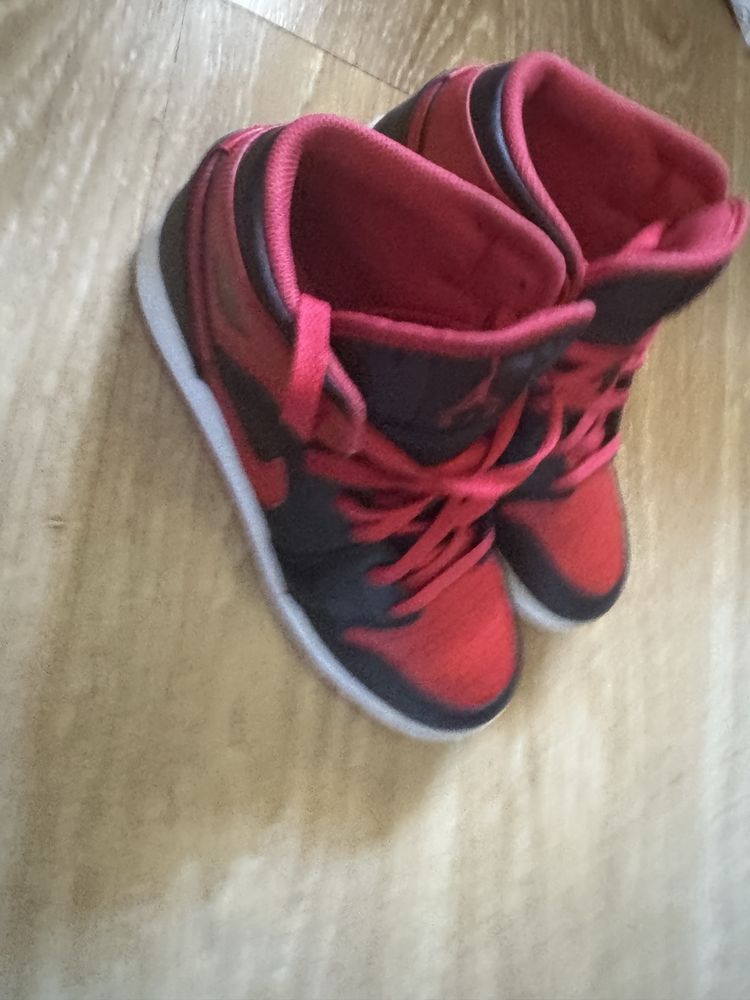 Vand ghete fotbal si Nike Jordan
