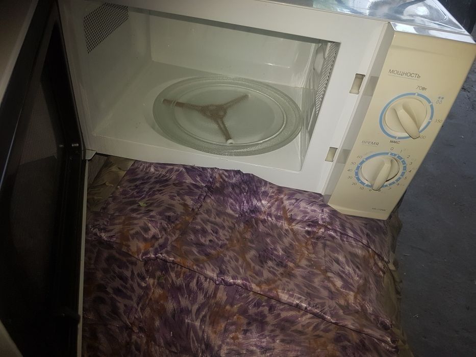 Продаю микроволновую печь  бу