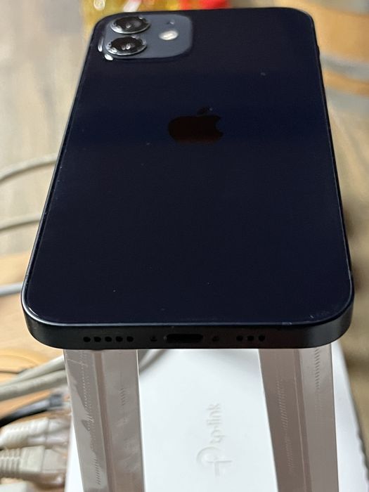 iPhone 12 - 64 GB