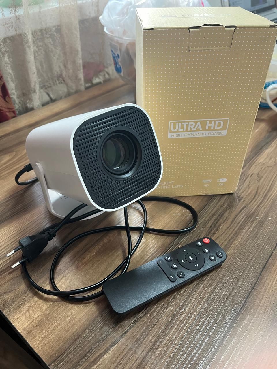 Продам проектор Android tv