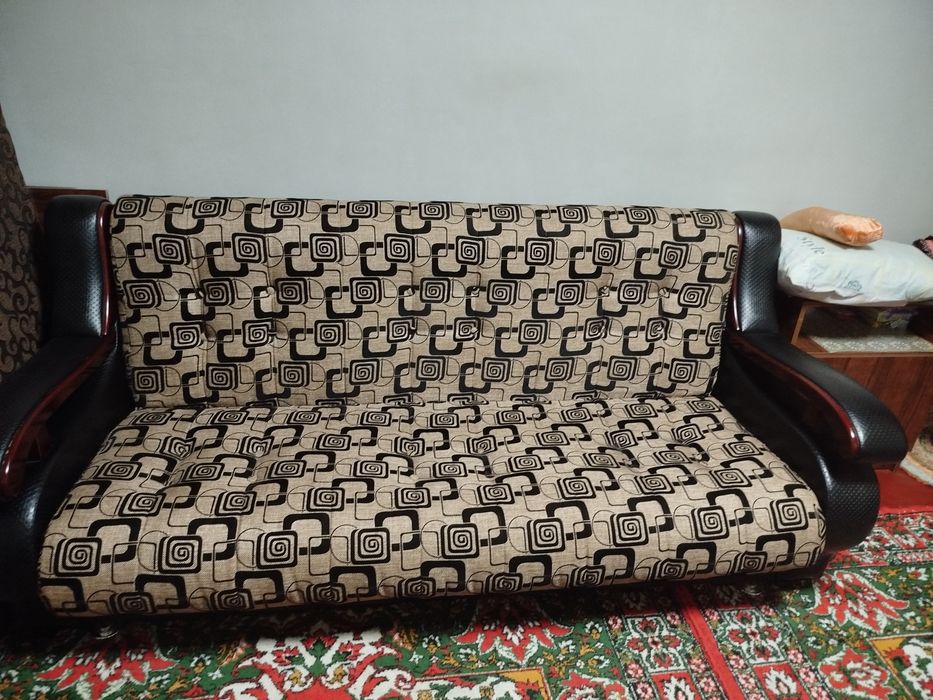 Продаются диван и два кресла