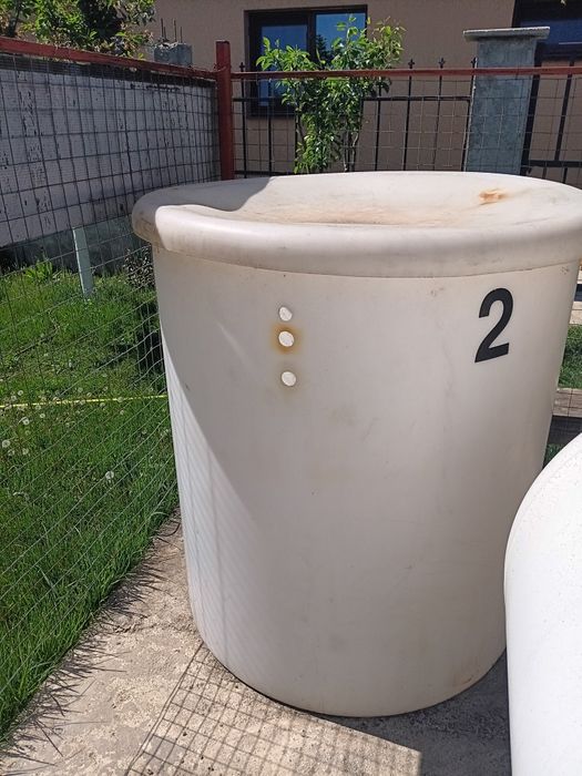 Vind butoi de plastic