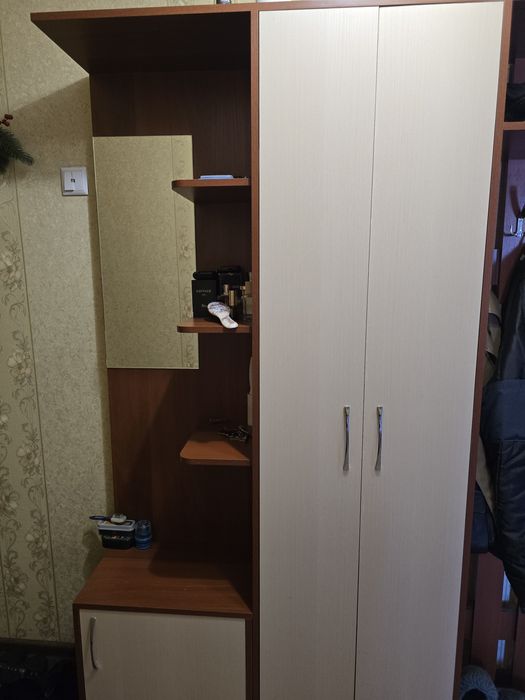 Продам вместительный шкаф в прихожую