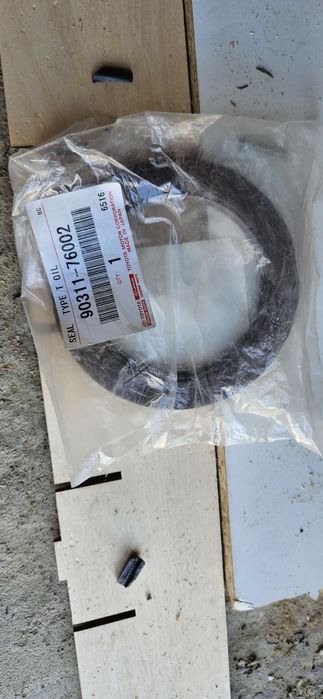 Кореной сальник на тойота корола