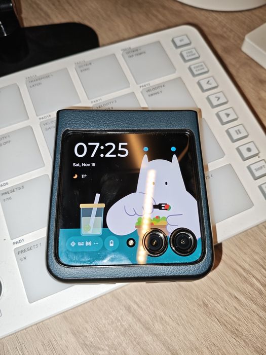 Motorola razr 40 ultra 16 месеца гаранция