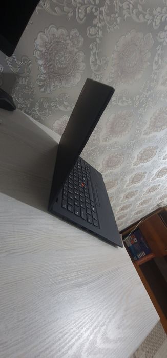 Lenovo Core i7-8565u operativka 16gb ddr4 hotira 256gb m2ssd