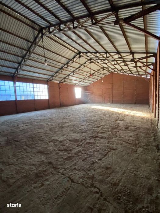 Hala/Depozit/Spatiu industrial/comercial de inchiriat - 216 MP, Husi,