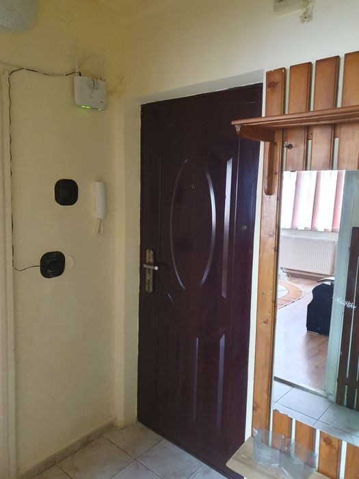 Închiriez Garsonieră