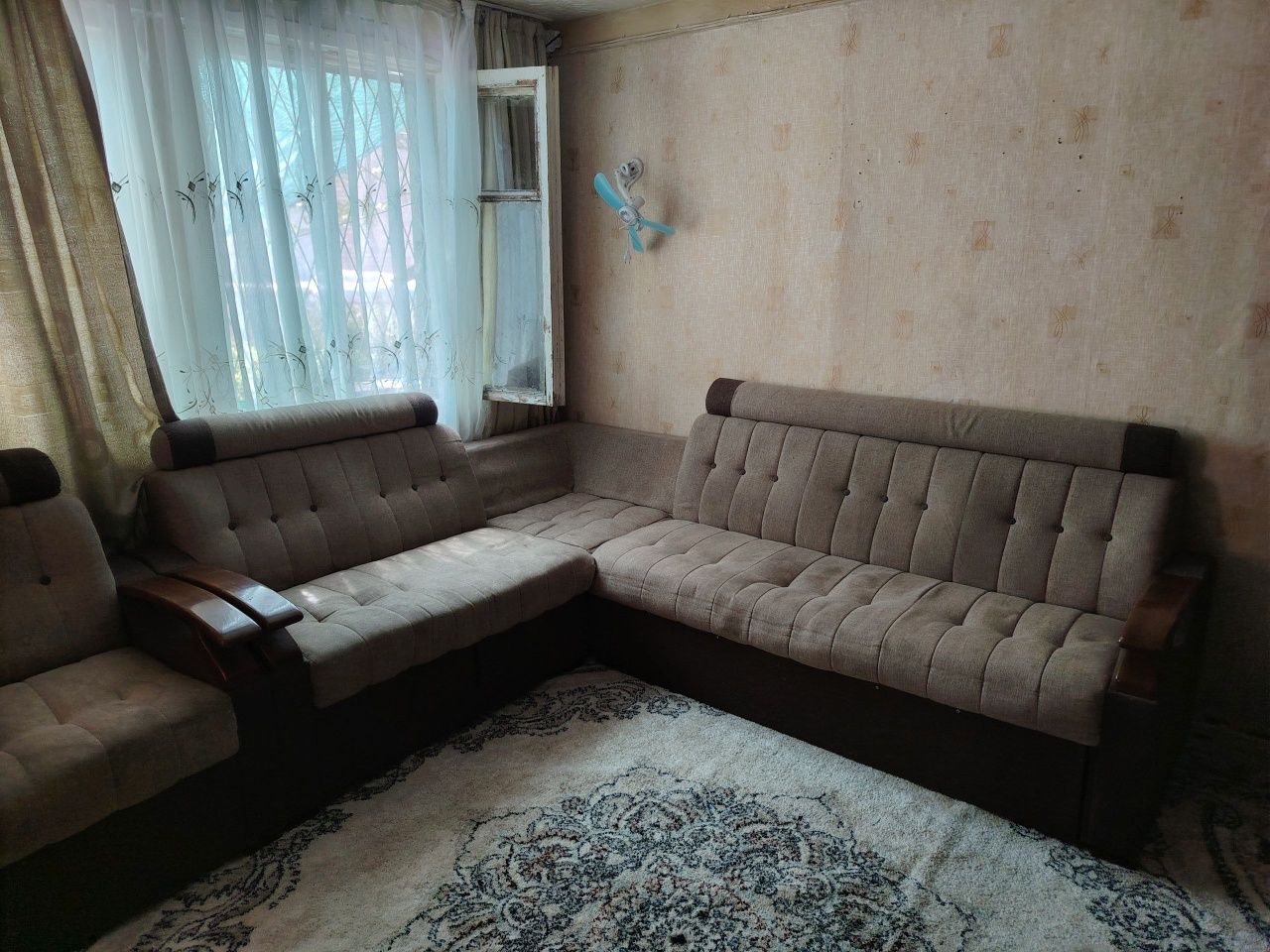 Продам срочно уголок