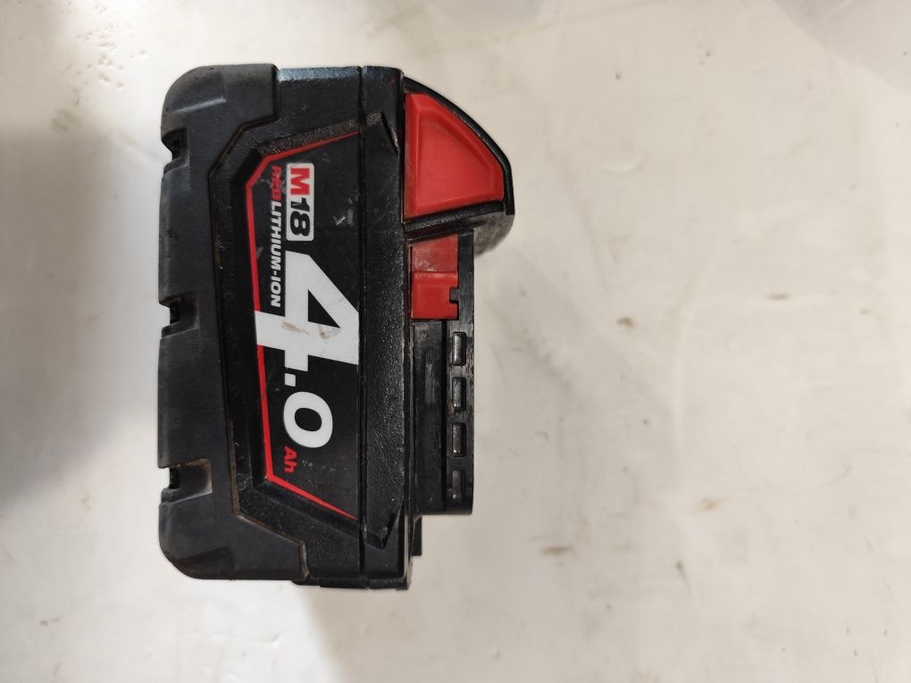 Безчетков акумулаторен импактдрайвър Милуоки Milwaukee M18 CID + 4Ah