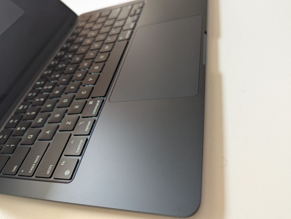 Macbook air 13 m2 8gb/256gb 100% battery