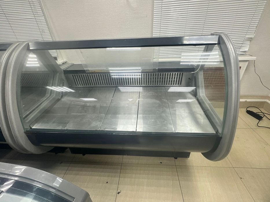 Срочно продам холодильник витрина