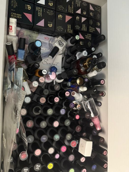 Продаю полный комплект для маникюра и наращивание ногтей