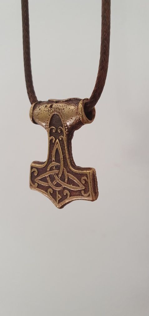 Pandantiv din bronz Mjolnir Thor s Hammer viking celtic knot