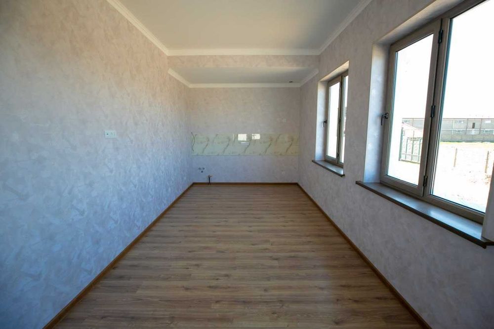 СРОЧНО ПРОДАЮ ЕВРО ДОМ в Янгихает р-н, Бинокор, 7 минут от Куйлюка