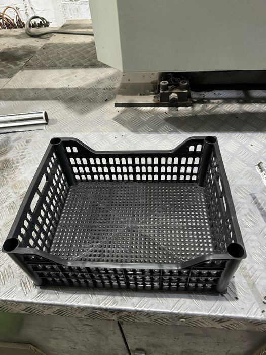Yashiklar plastik harxil razmerda